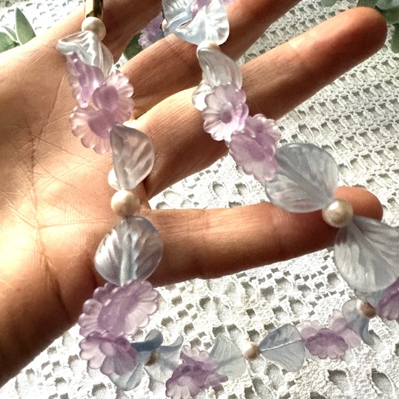 Vintage Avon 80s Jardinia Pastel Floral Necklace Cottagecore Retired NIB 160 - Picture 4 of 16